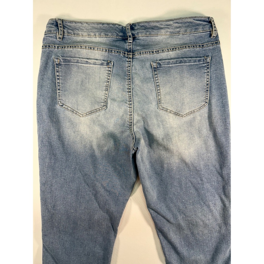 Code Bleu Women Light Wash Straight Leg Crop Jeans Button Hem Size 12 - Picture 7 of 7